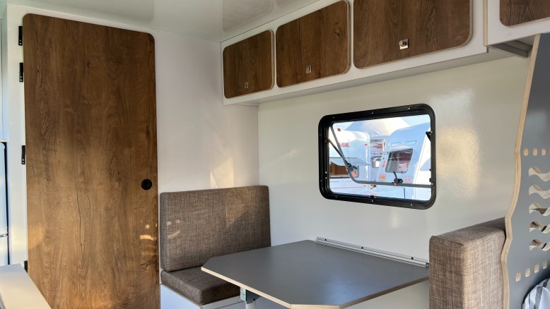 Adle 4 Metre Sabit Yataklı Çekme Karavan (Özel Üretim)